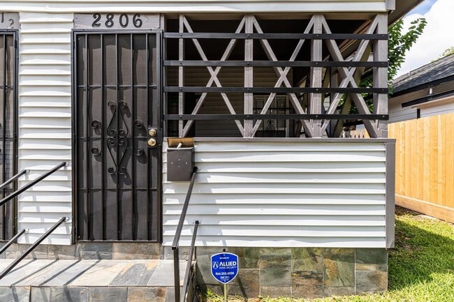 Building Photo - 2806 Holman St