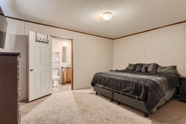 Building Photo - 517 Crossroads Dr
