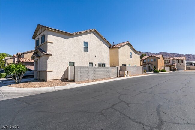 Building Photo - 1170 Orange Meadow St