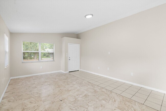 Building Photo - Cute 3/2 home with garage