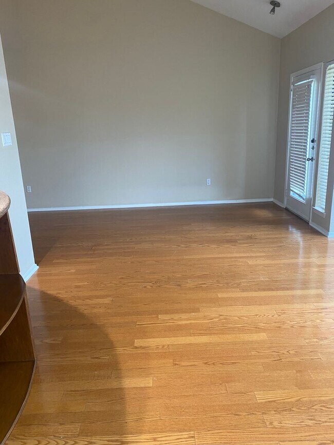 Building Photo - K206 - Treehouse #221