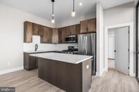 Building Photo - 400 S Conkling St