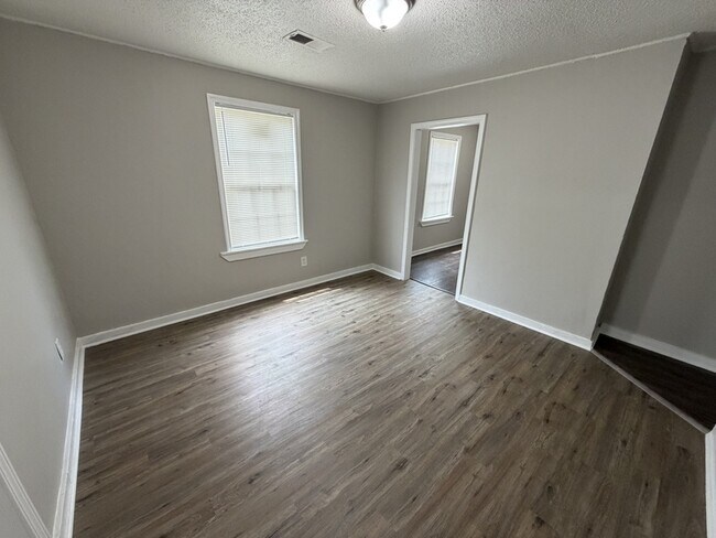 Building Photo - 2156 Ethlyn Ave