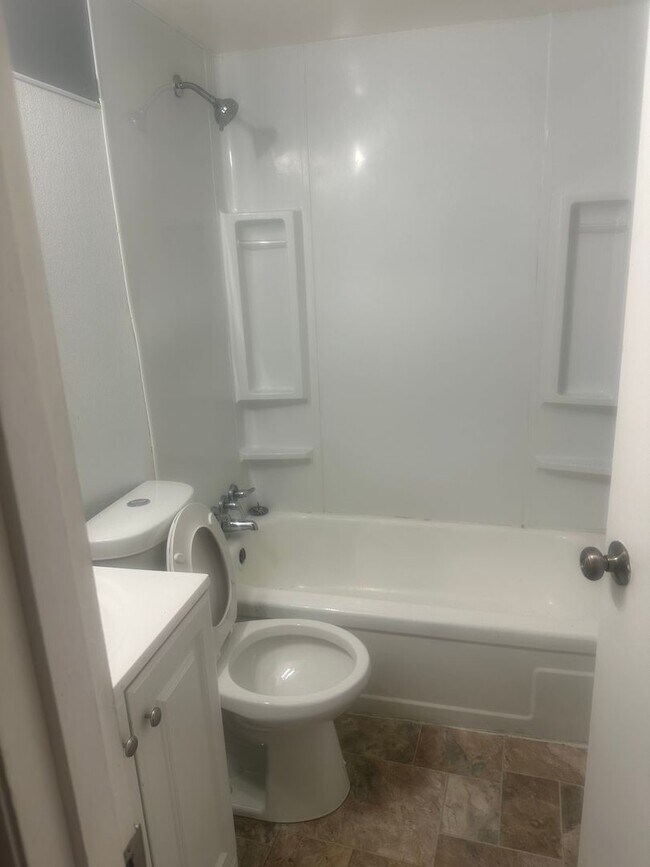 Building Photo - 1574-1574 Leonaire Ct