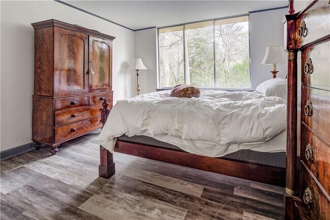 Building Photo - 2637 Peachtree Rd NE