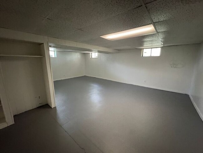 Building Photo - 8602 Gwin Dr