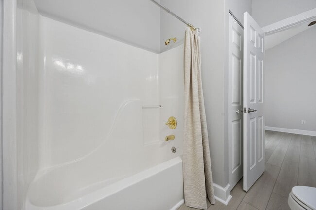 Building Photo - 1 Bedroom Condo in Myrtle Beach with Elevator