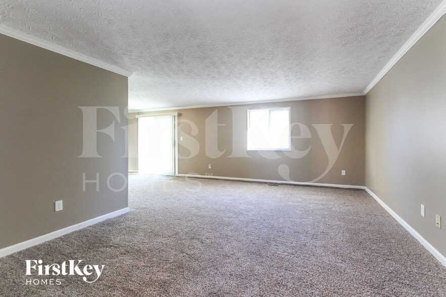 Building Photo - 3735 Valley Lake Dr