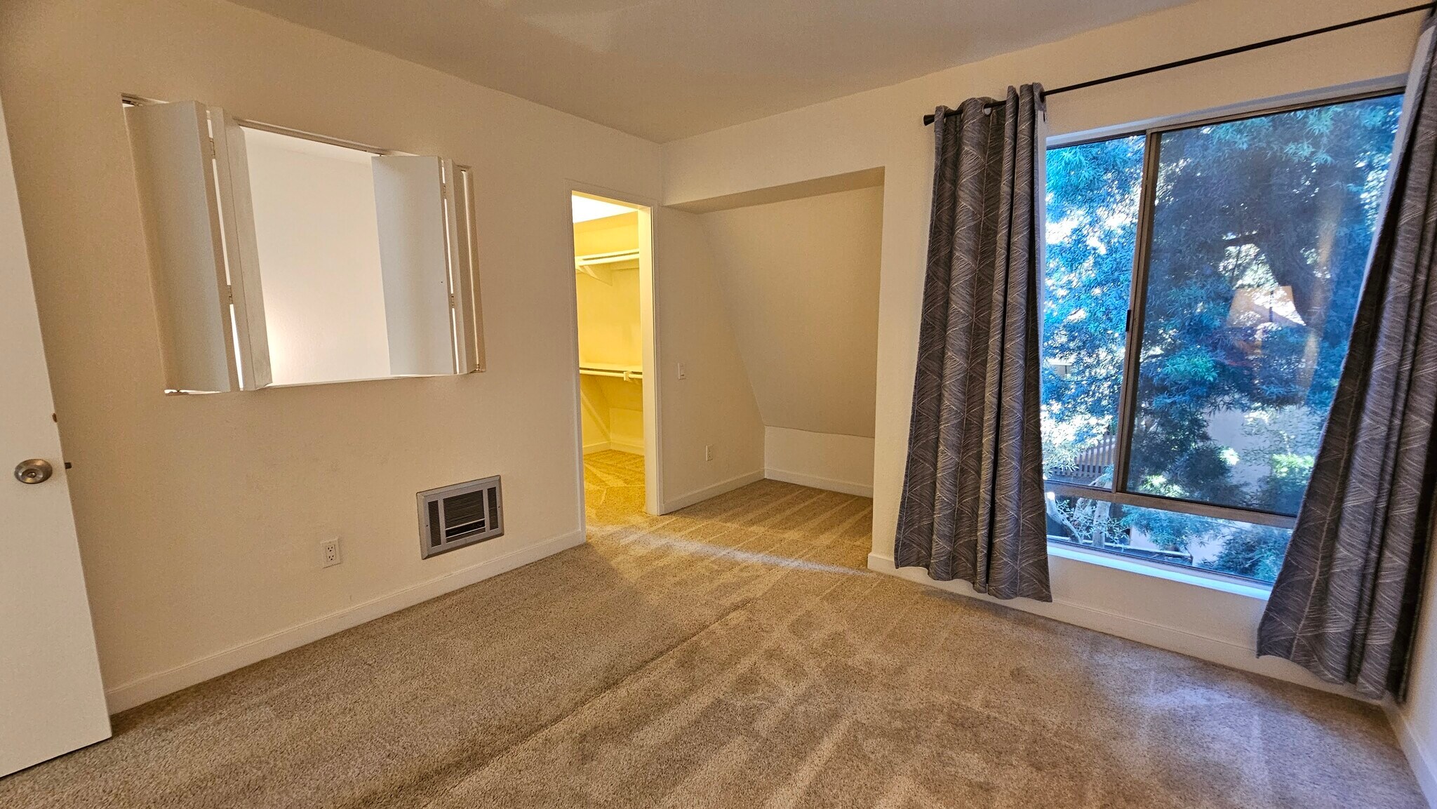 Building Photo - 7964 Mission Center Ct