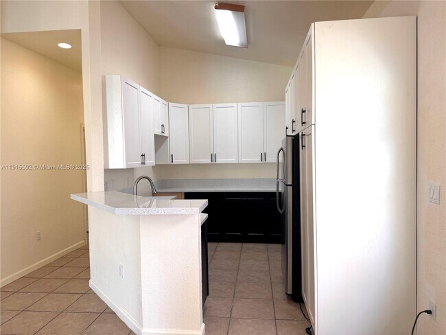 Building Photo - 3725 NE 23rd Ct