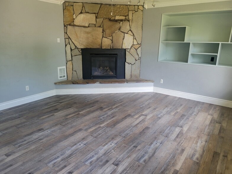 Building Photo - 3913 E 109 N