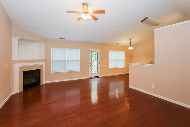 Building Photo - 6825 Goldenwillow Dr
