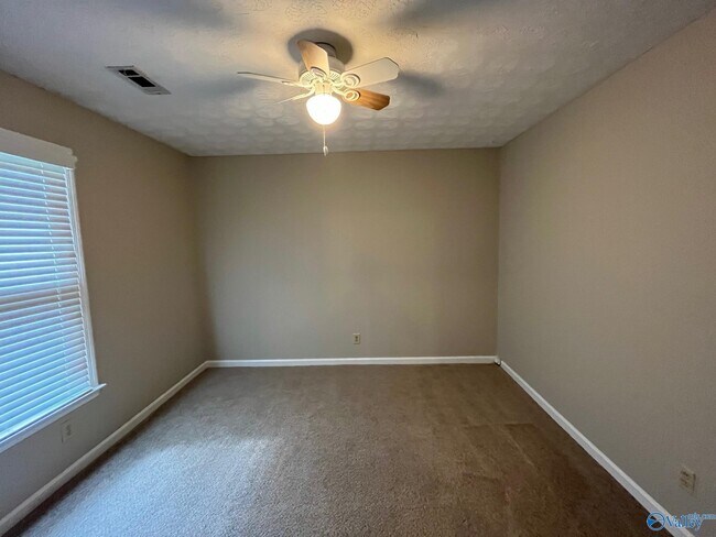 Building Photo - 2006 Lancaster Ave SW