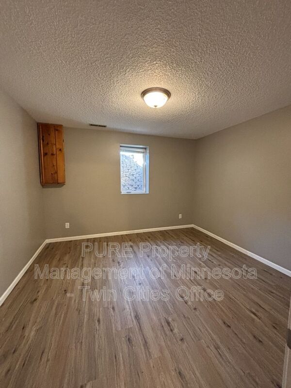 Building Photo - 645 Sullivan Dr NE