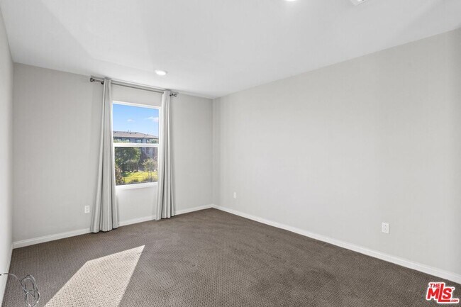 Building Photo - 1203 Beach Ln