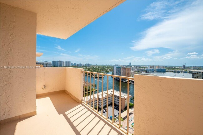 Building Photo - 1865 S Ocean Dr