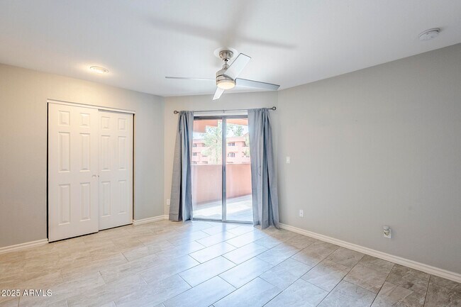 Building Photo - 4303 E Cactus Rd