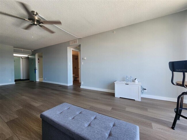 Building Photo - 255 Dolphin Point