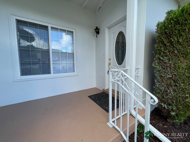 Building Photo - Three Bedroom Home with Lots of Common Area in Sunshine Gardens in SSF