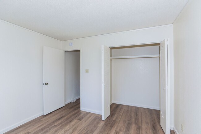 Building Photo - Ridgeway - Renovated two story, 2 bedroom, 1 bath with 1 uncovered parking stall