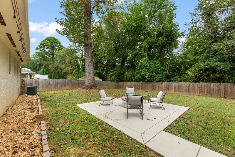 Building Photo - 551 Lyle Dr SE