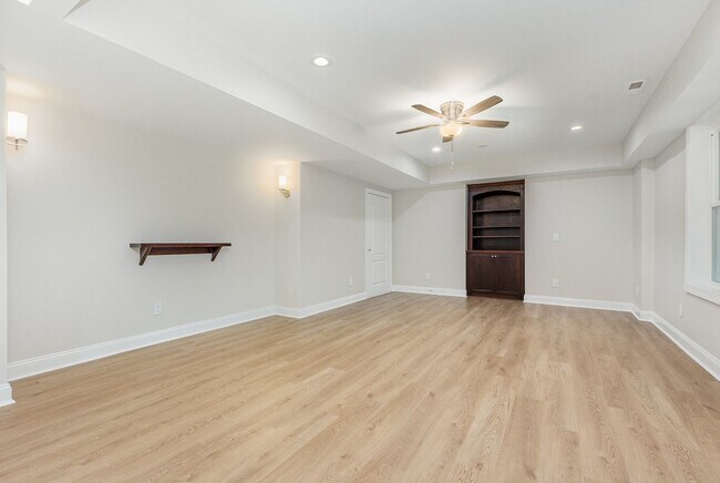 Building Photo - Stylish Renovation with Golf Course Views in a Prime Raleigh Location!