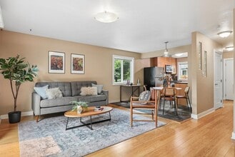 Building Photo - 4934-4942 NE 32nd Place