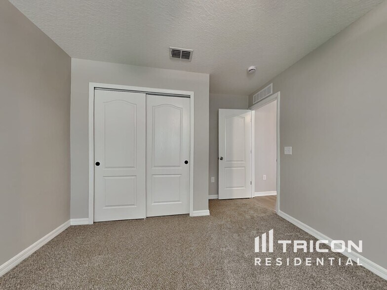 Building Photo - 10636 Laguna Plains Dr