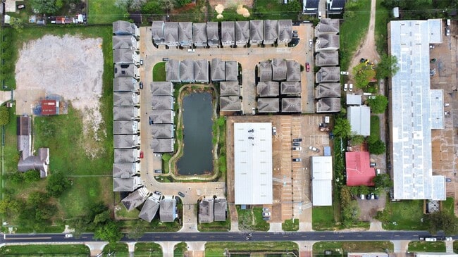 Building Photo - 11012 Mikula Dr