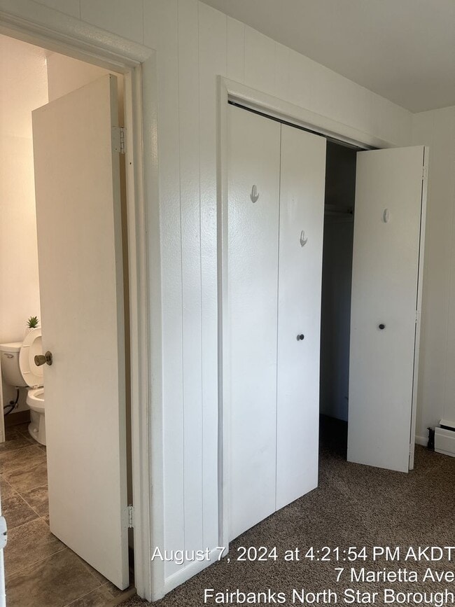 Building Photo - Charming 1 bedroom apt in quiet complex! T...