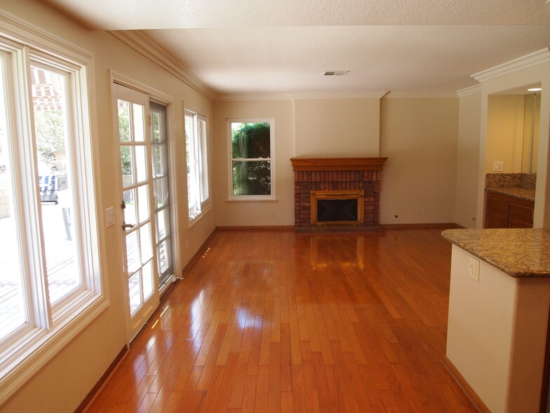 Building Photo - 5605 Vista Cantora