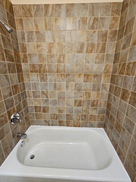 Building Photo - 6330 S Ingleside Ave