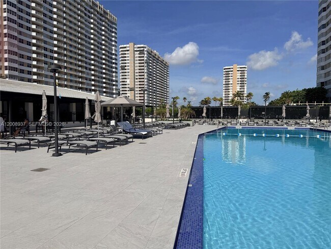 Building Photo - 1950 S Ocean Dr