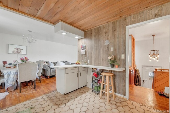 Building Photo - 10 Hanover Dr