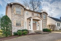 Building Photo - Awesome 2BE/2.5BA duplex Incredible location near Vanderbilt University!