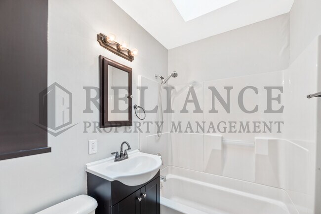 Building Photo - 2322 S Vine St