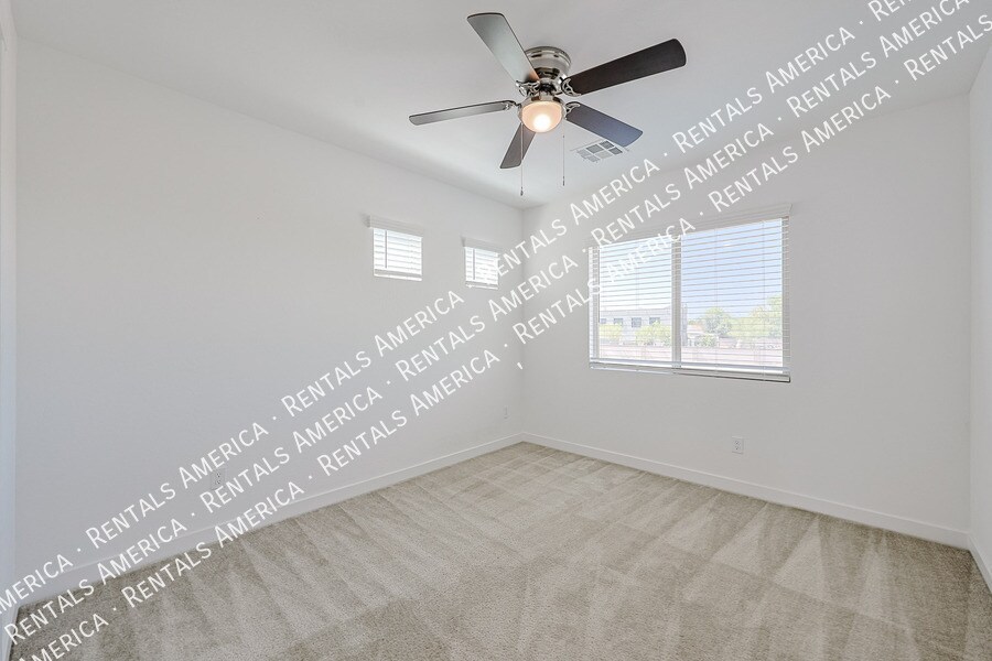 Building Photo - 6038 W Hartford Ct