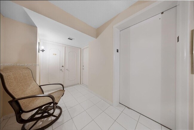 Building Photo - 4280 Galt Ocean Dr