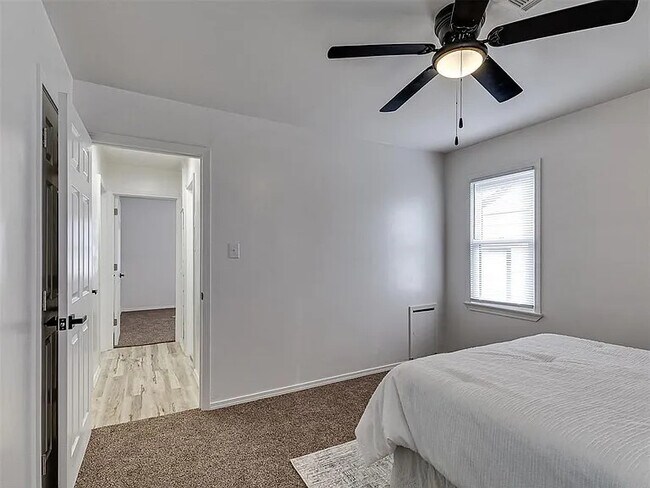 Building Photo - 1208 Jet Dr