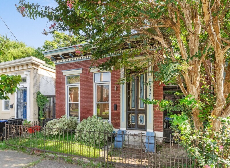 Building Photo - 717 Lampton St