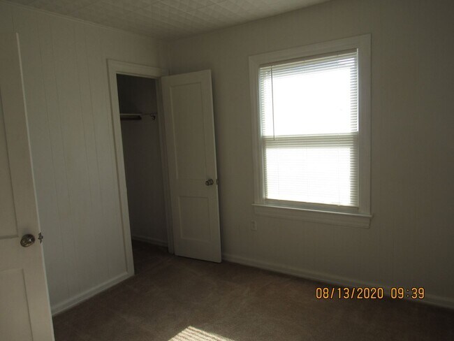 Building Photo - Located walking distance to Cameron University and Comanche Hospital !!