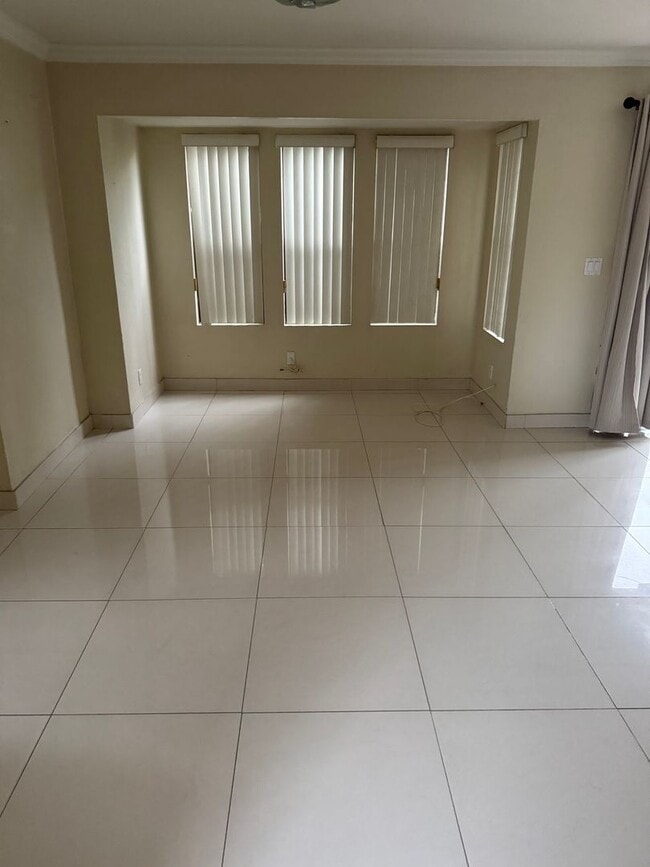 Building Photo - 2 Bedroom 2 Bath Condo in Chula Vista - $2595 a month