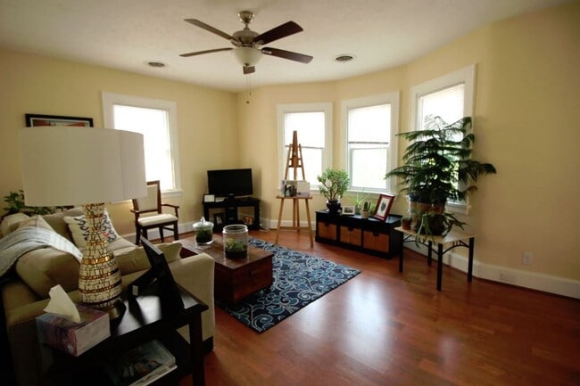 Building Photo - Lysle