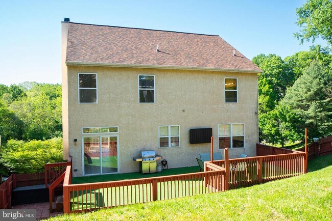 Building Photo - 102 Thomas Ln