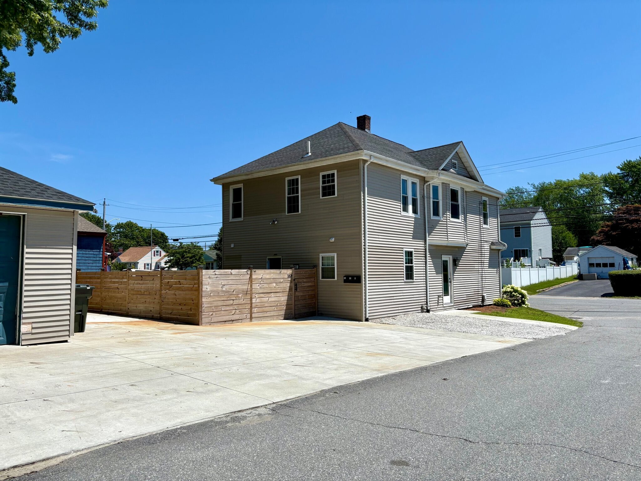 Building Photo - 163 Macomber Ave