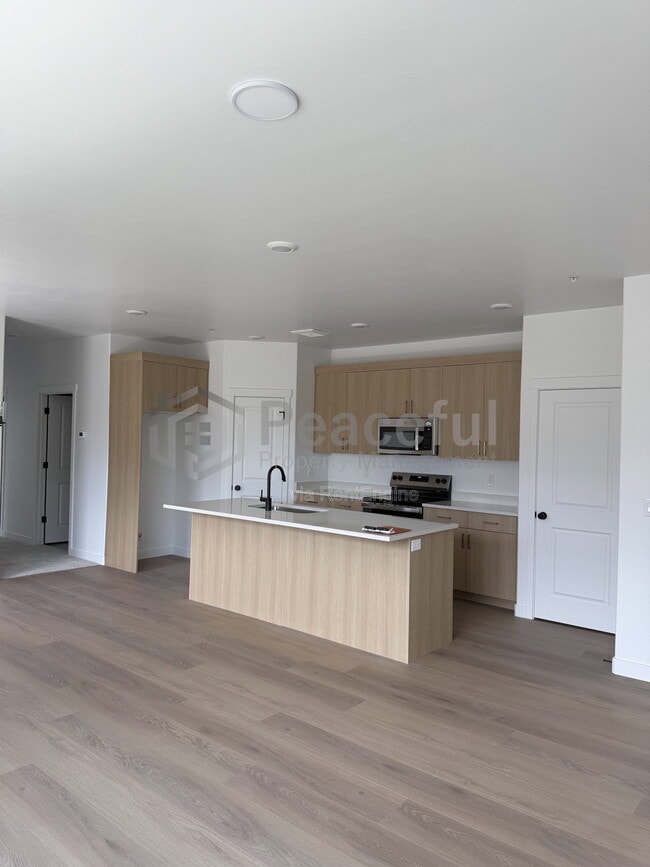 Building Photo - 272 E 850 S