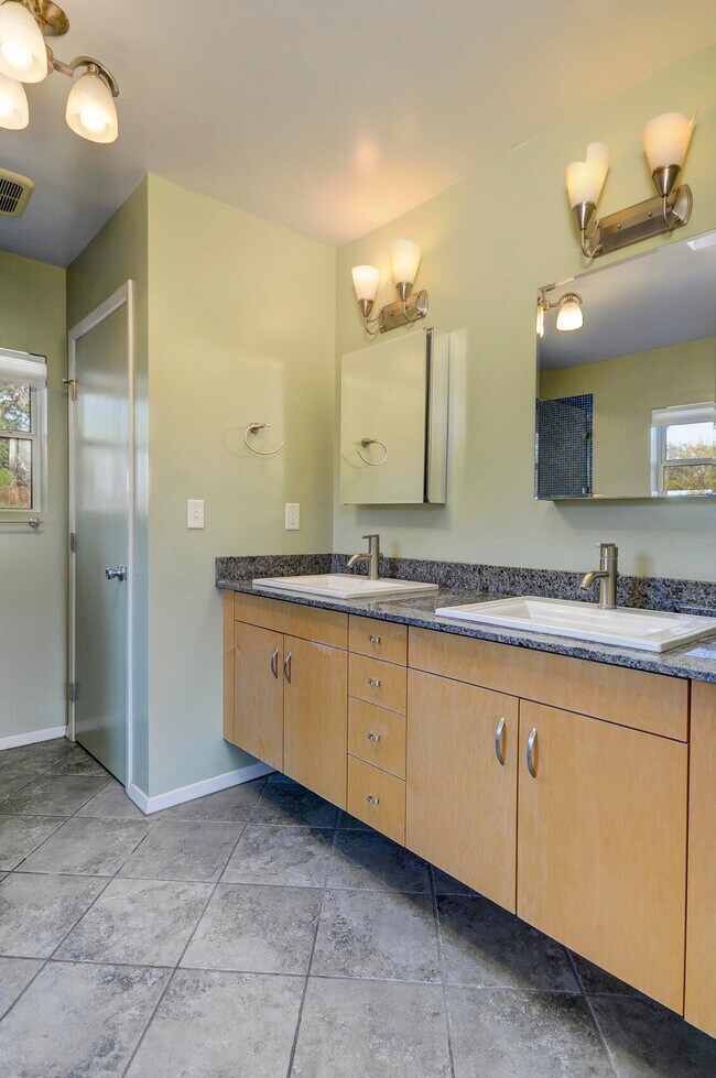 Building Photo - 3521 Smith Ave SE