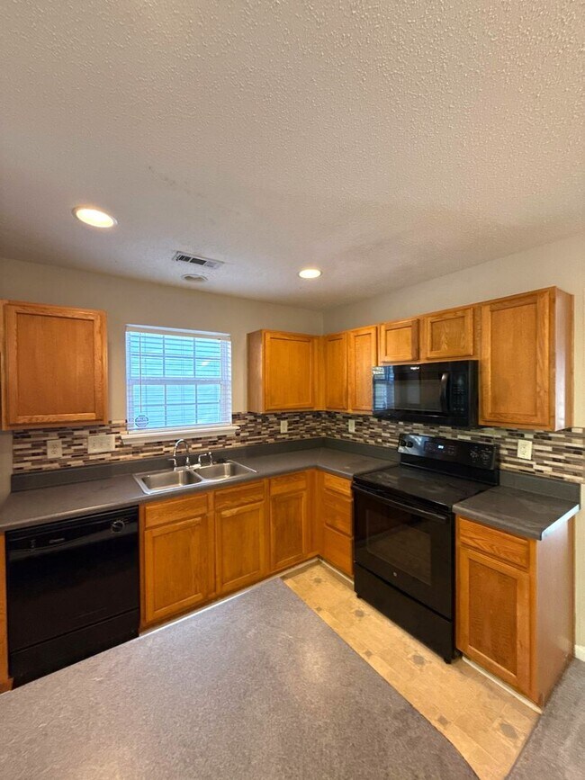 Building Photo - T.R. Lawing Realty Property