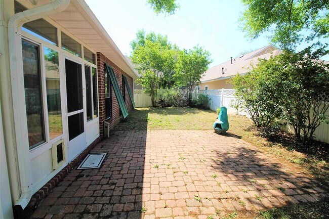 Building Photo - 9945 Rail Cir
