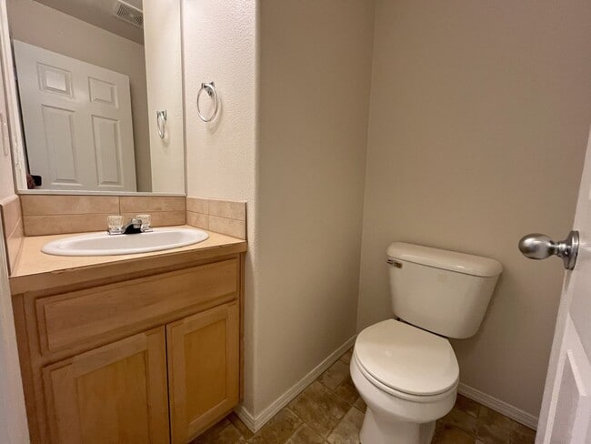 Building Photo - Welcome to this charming 3-bedroom, 3-bathroom home in Forest Grove!